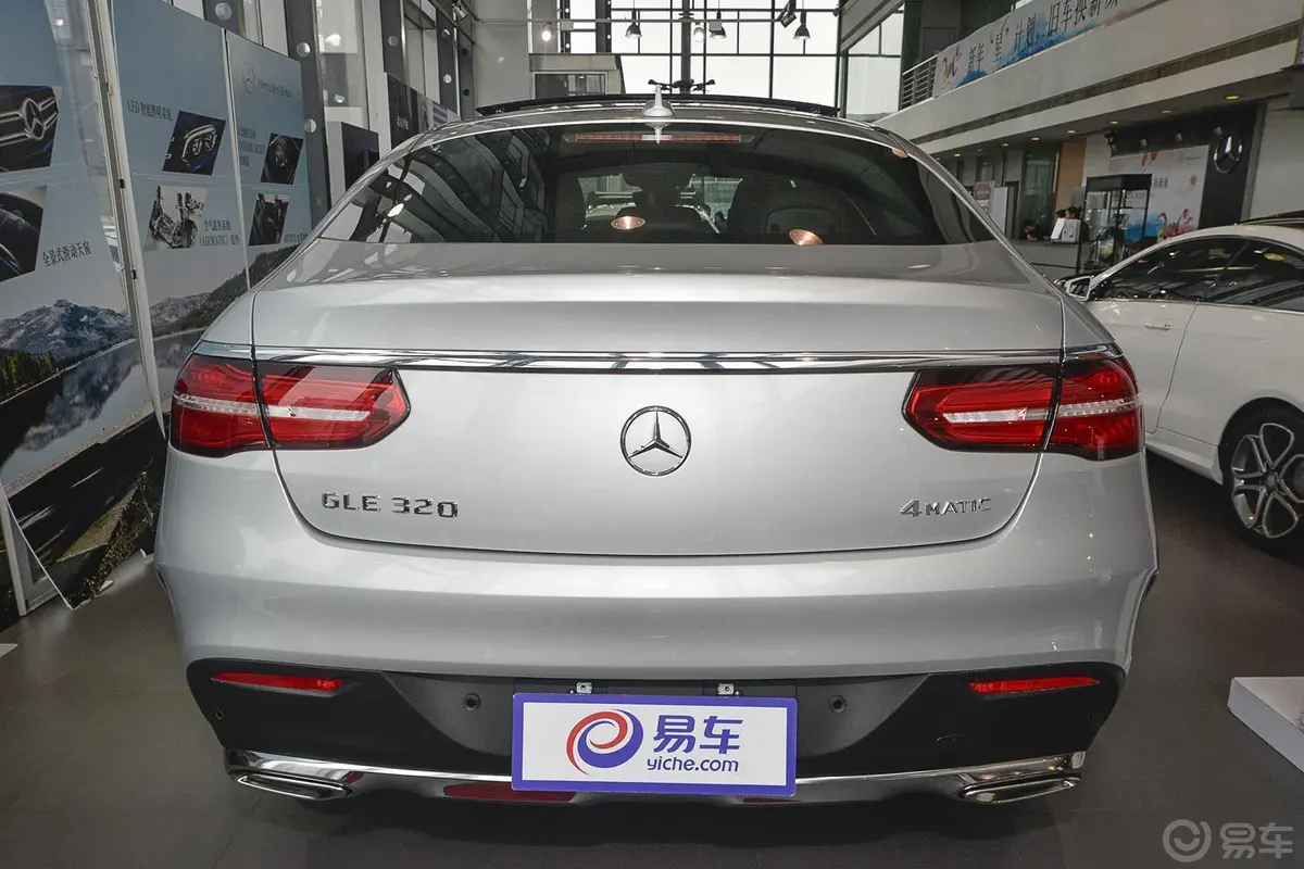 奔驰GLE轿跑GLE 320 4MATIC 运动SUV正后水平