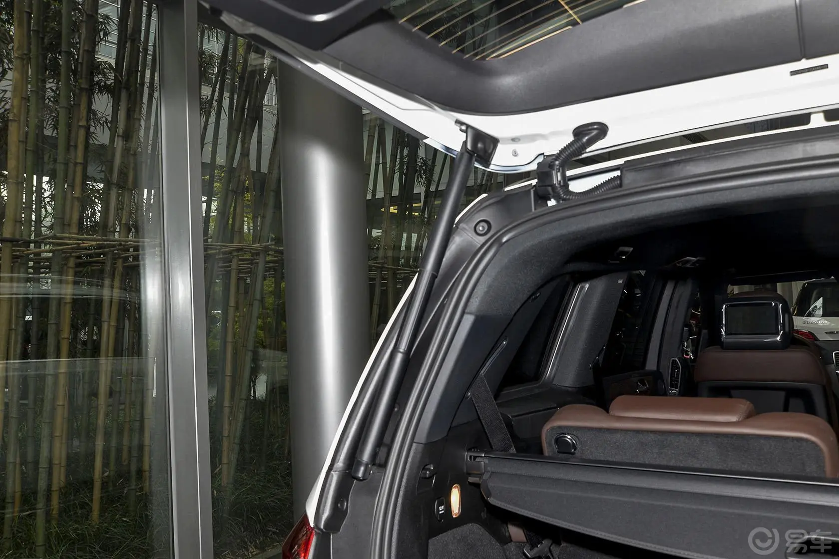 奔驰GL级GL400 4MATIC 豪华型行李厢支撑杆
