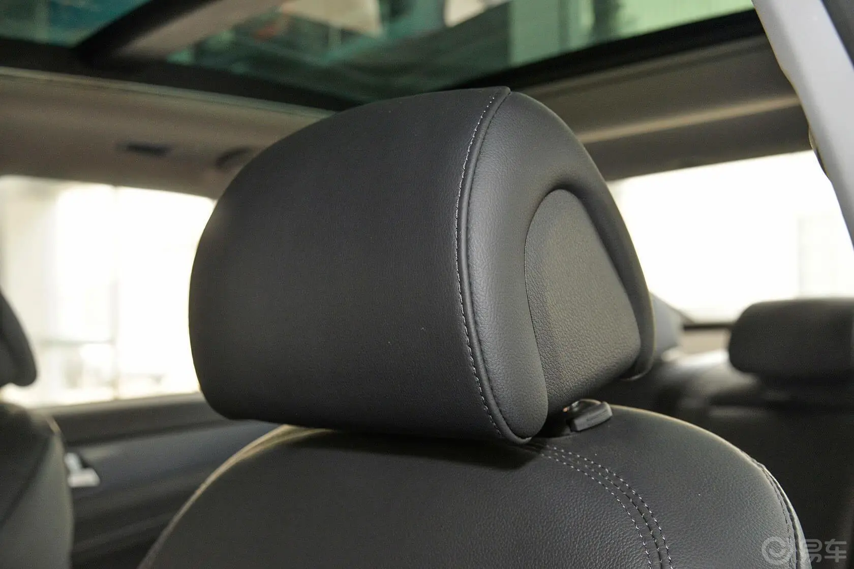 索纳塔2.4L 自动 DLX 尊贵型驾驶员头枕