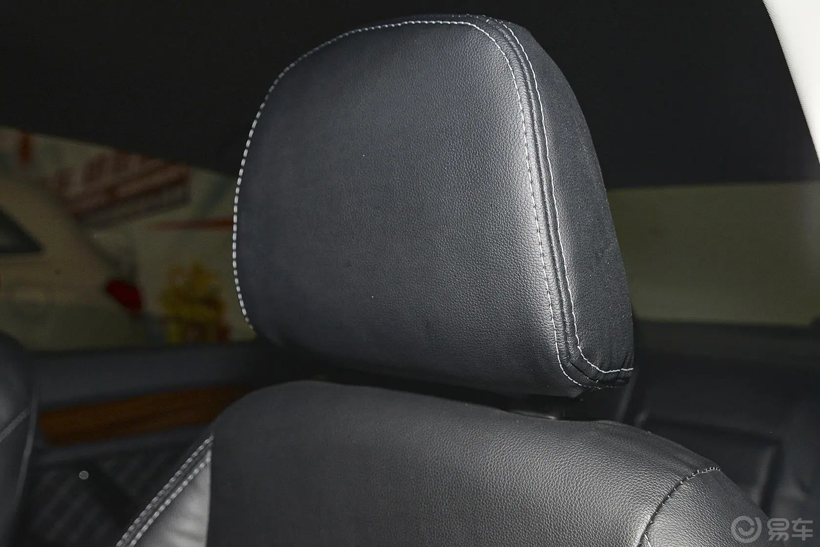 众泰Z5001.5T CVT 豪华型驾驶员头枕