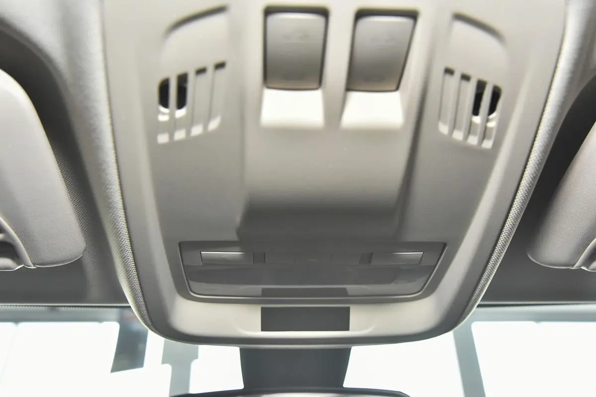 科鲁兹三厢 1.5L 自动豪华版前排车顶中央控制区