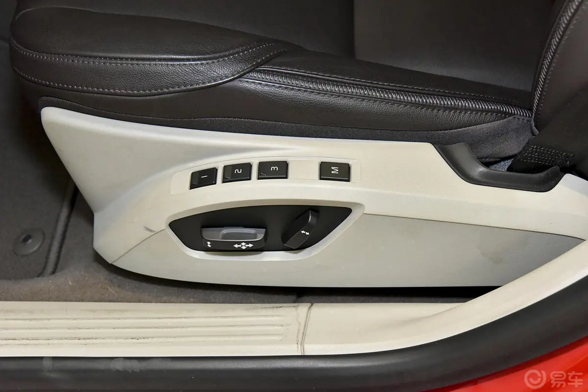 沃尔沃V40Cross Country 2.0T T5 AWD 智雅版座椅调节键
