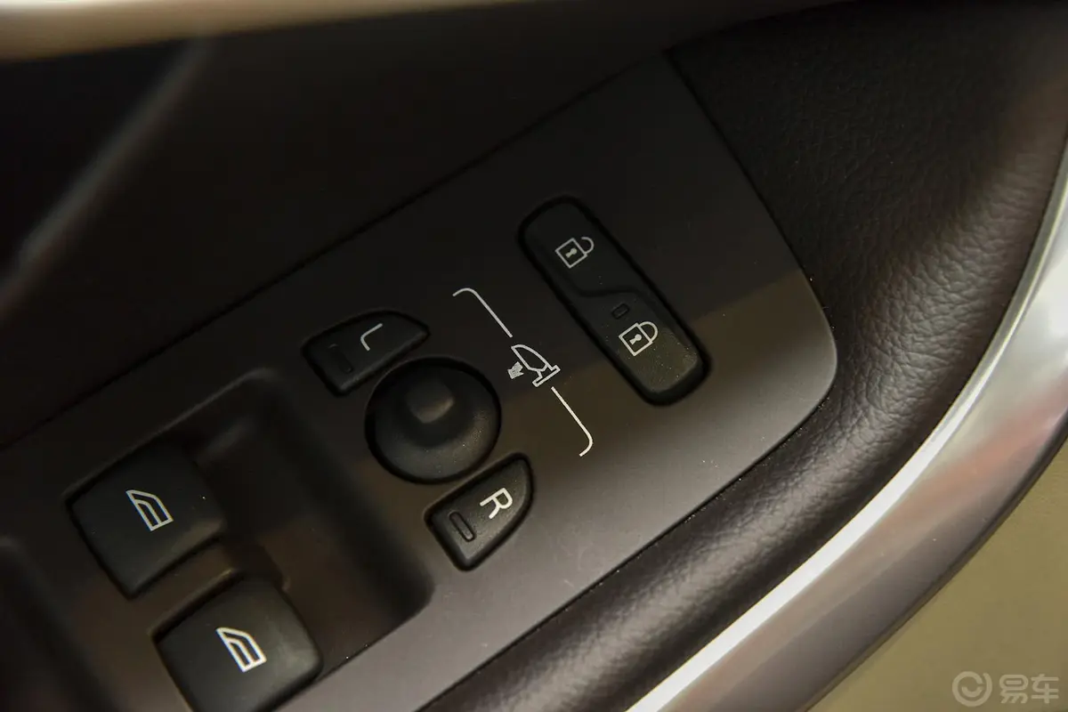 沃尔沃V40Cross Country 2.0T T5 AWD 智雅版外后视镜控制键
