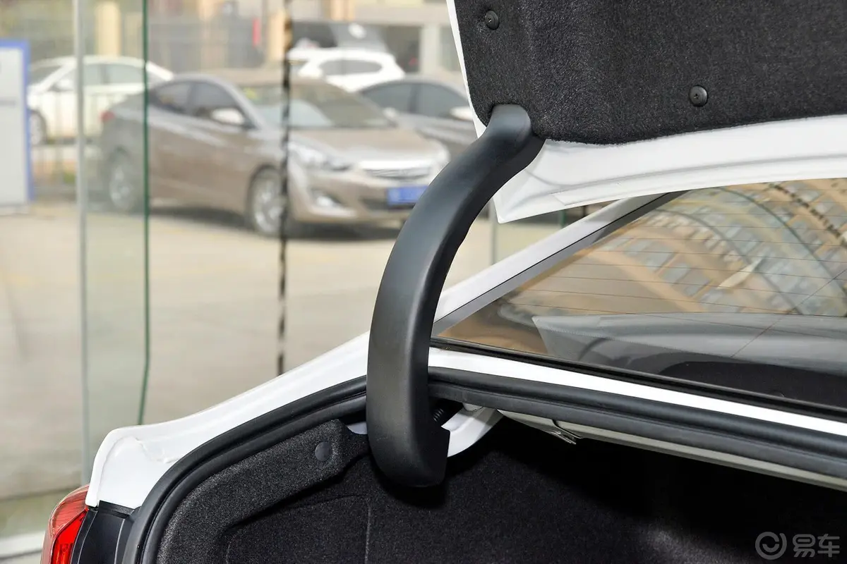 索纳塔2.4L 自动 DLX 尊贵型行李厢支撑杆