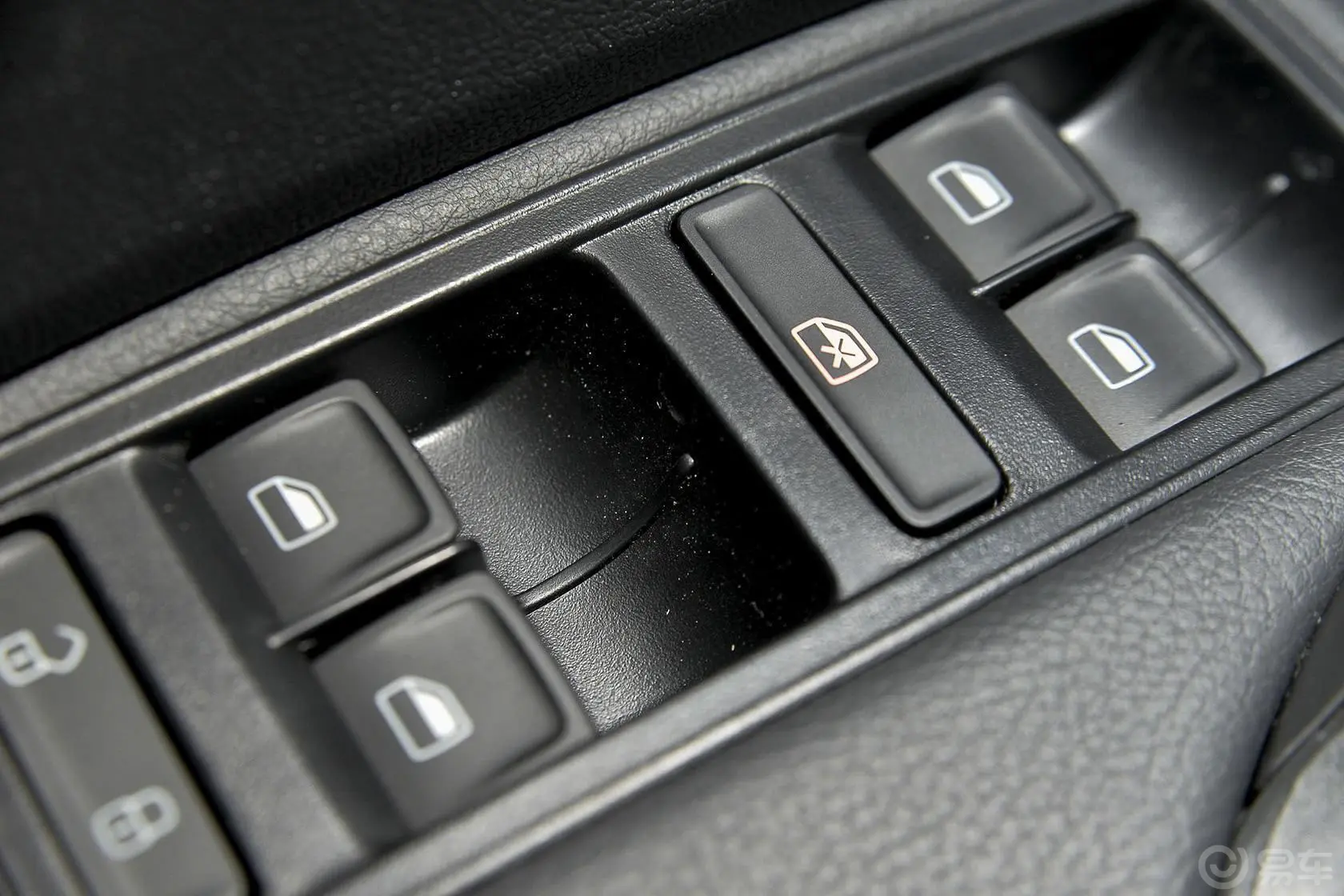 桑塔纳1.6L 自动 舒适版车窗升降键