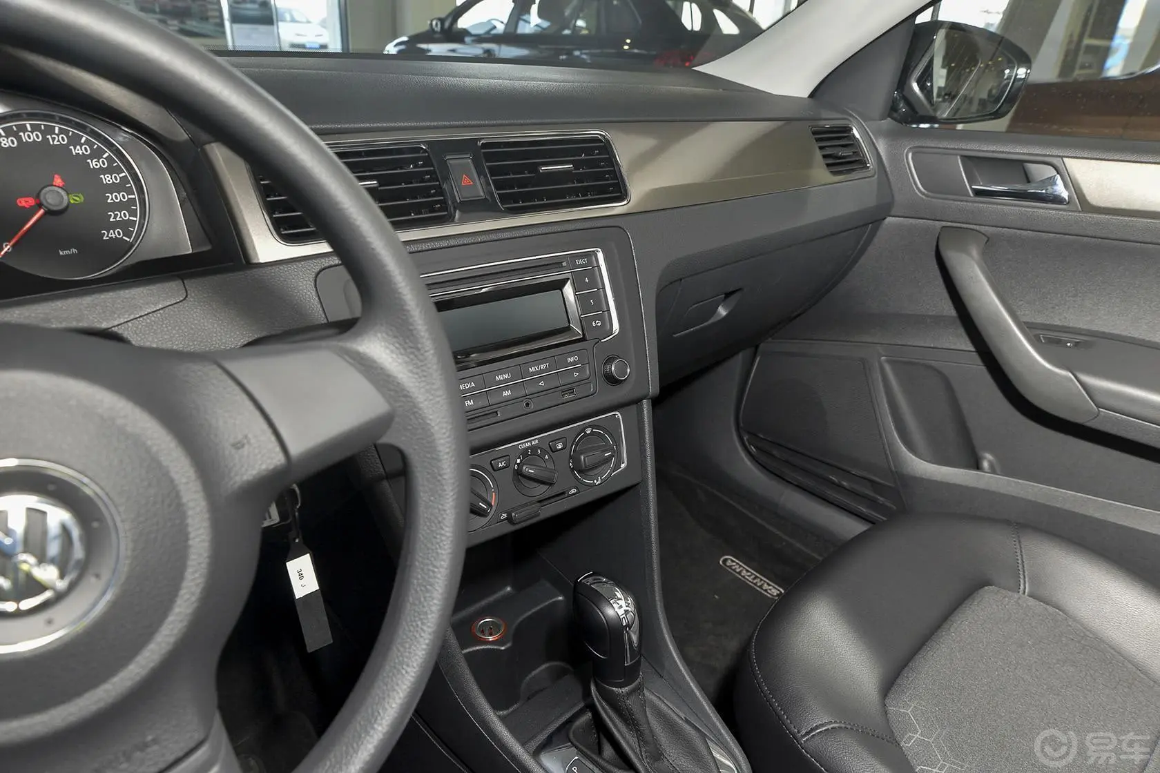 桑塔纳1.6L 自动 舒适版中控台驾驶员方向