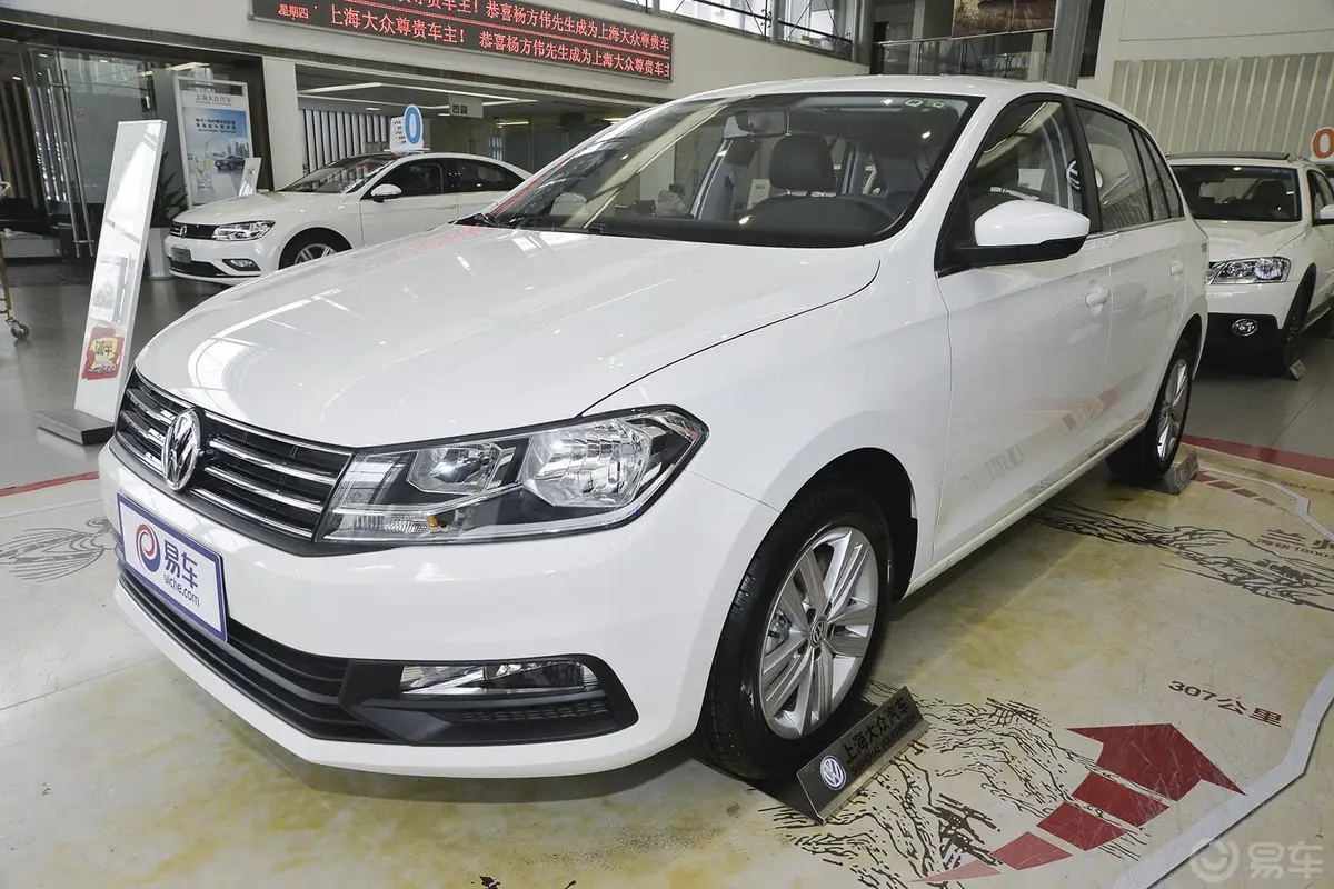 桑塔纳浩纳 230TSI DSG舒适型侧前45度车头向左水平