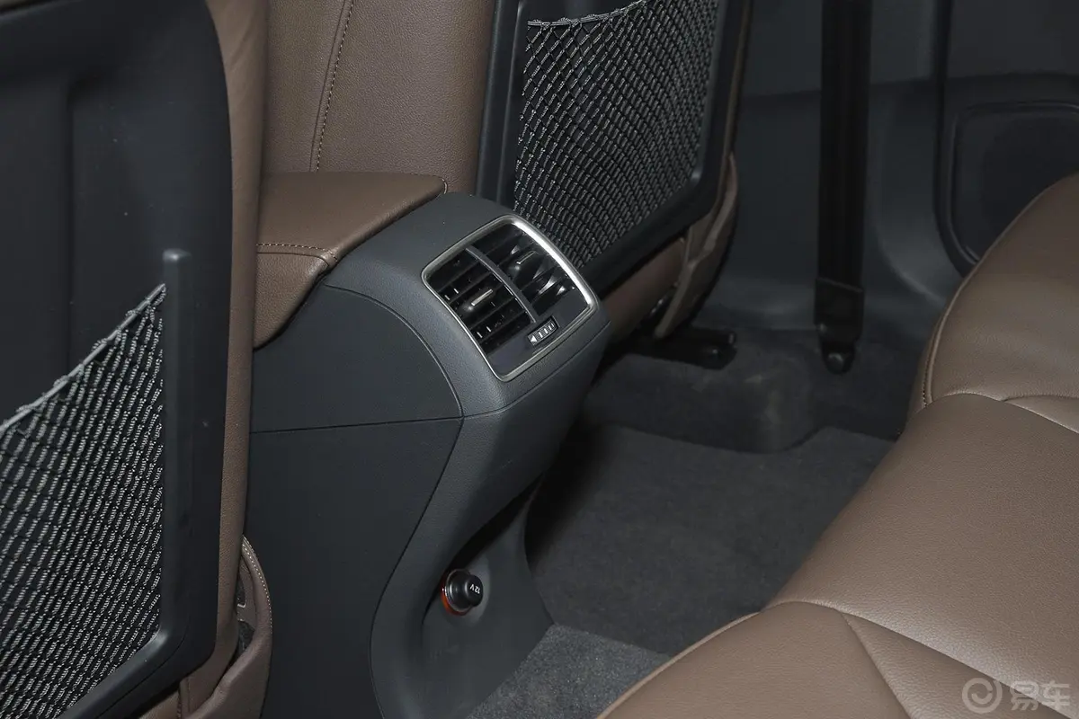 奥迪Q330 TFSI 进取型后排出风口（中央）