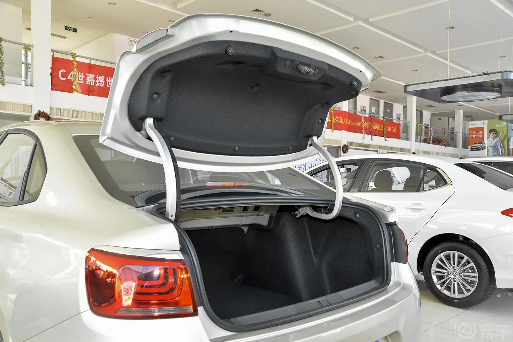 C4世嘉1.6L 手动 舒适版行李厢开口范围