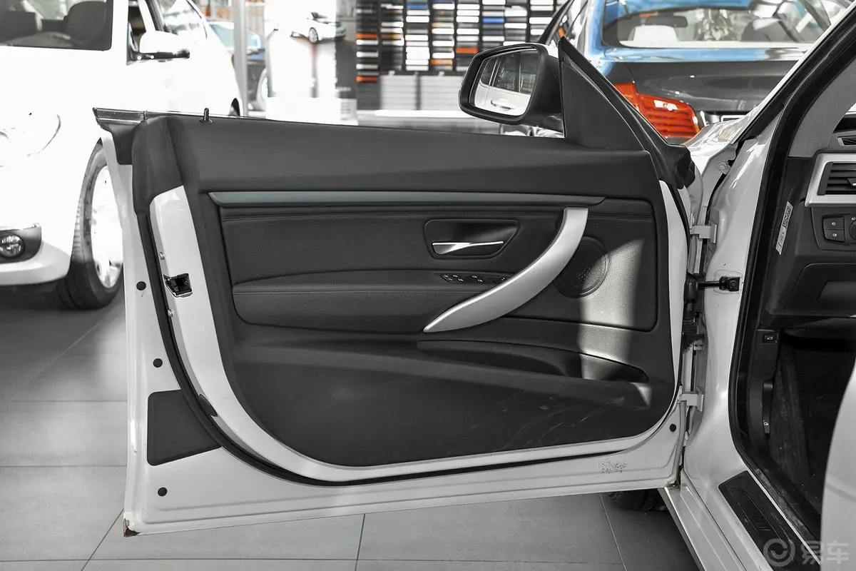 宝马3系GT320i 领先型驾驶员侧车门内门板