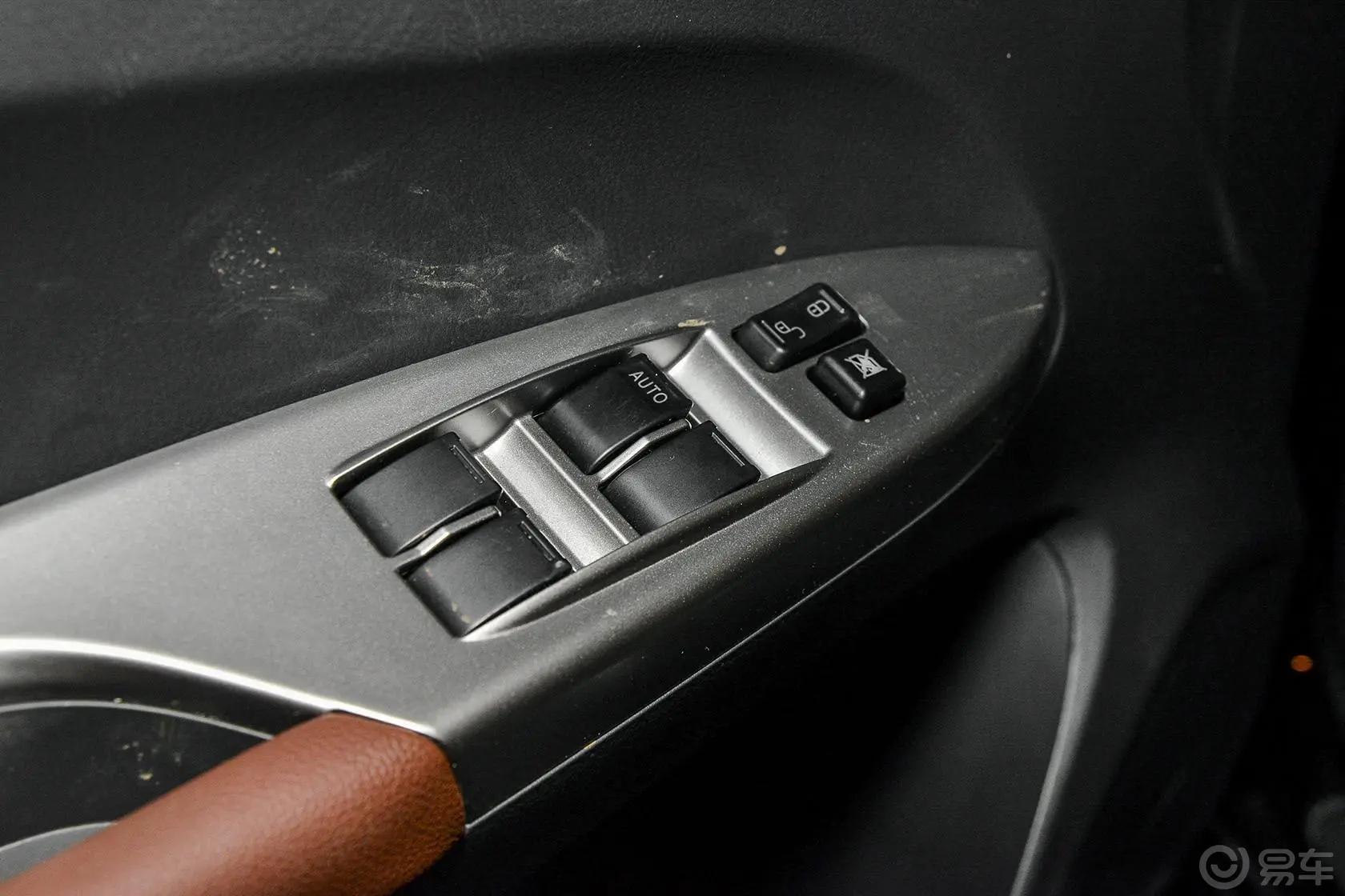 比亚迪F31.5L 双离合 豪华型 节能版车窗升降键