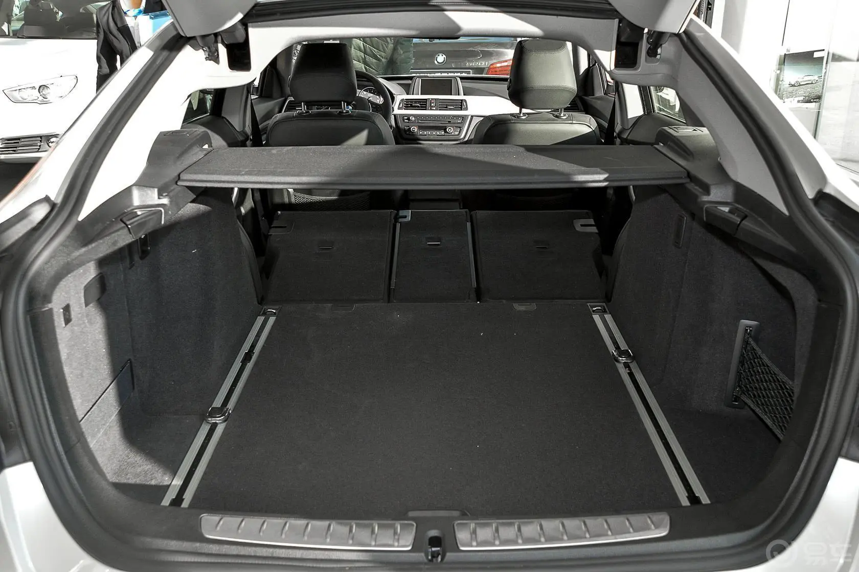 宝马3系GT320i 领先型行李箱空间（后排全放倒）