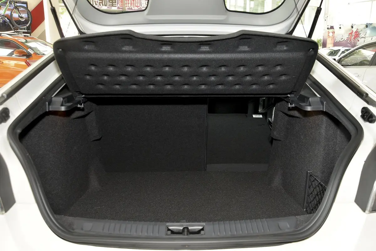 MG6掀背 1.8L MT 驾值版行李箱空间
