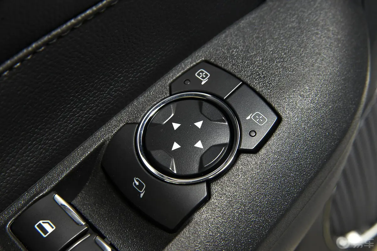 Mustang2.3L 手自一体 运动版外后视镜控制键