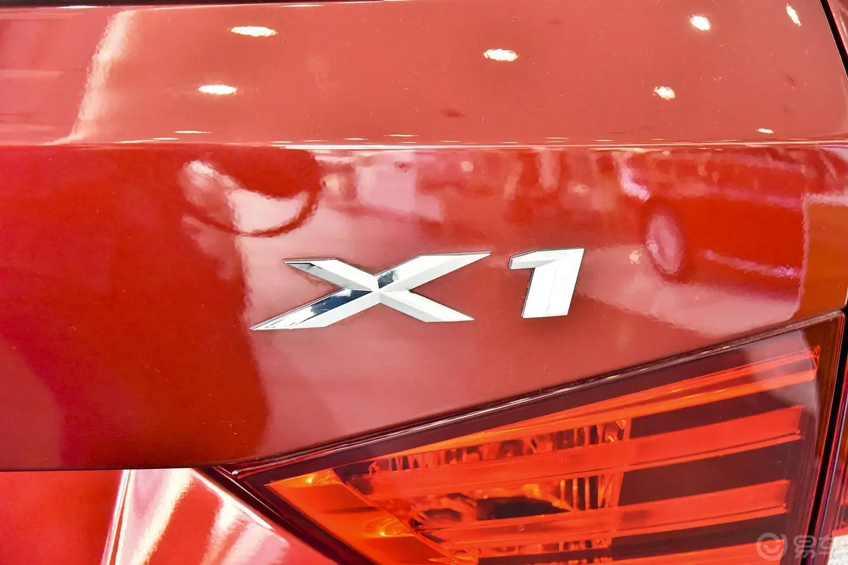 宝马X1sDrive18i X设计套装尾标