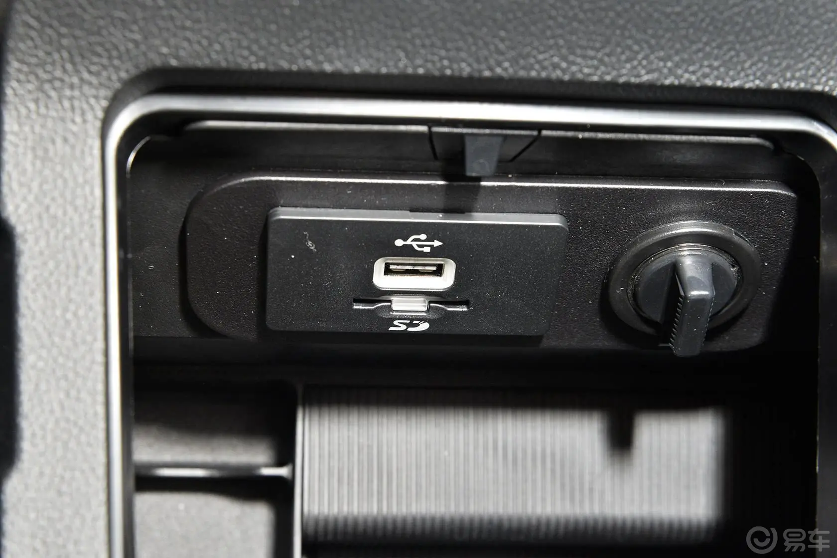 Mustang2.3L 手自一体 运动版USB接口