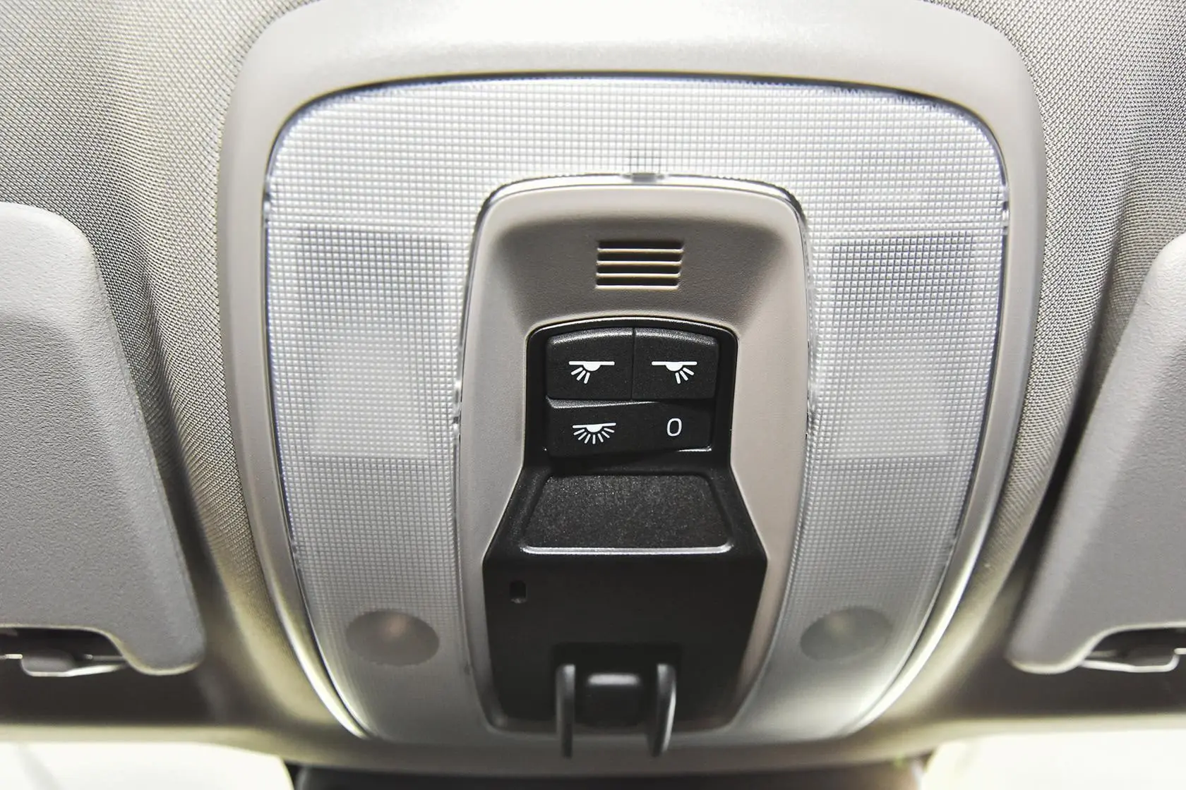 沃尔沃XC60T5 AWD 智远版前排车顶中央控制区