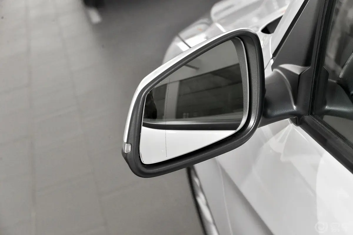 宝马X1sDrive18i 时尚晋级版后视镜镜面（后）