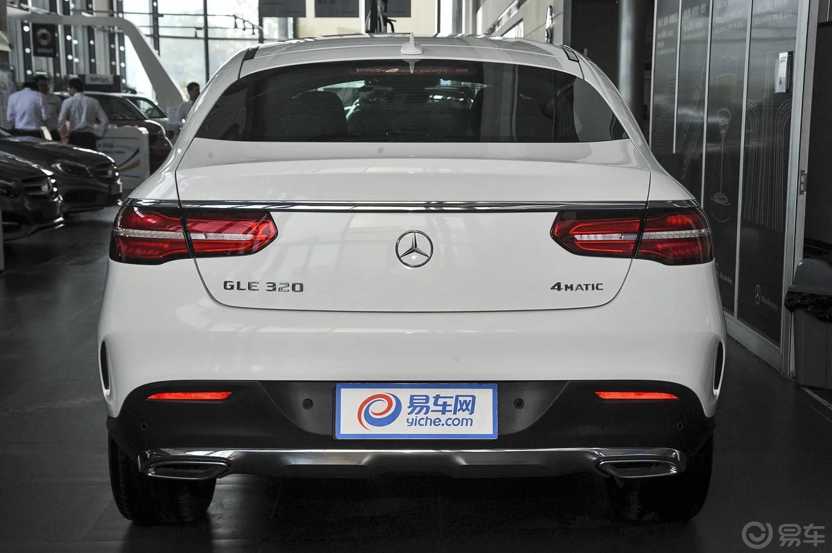 奔驰GLE轿跑GLE 320 4MATIC 运动SUV正后水平