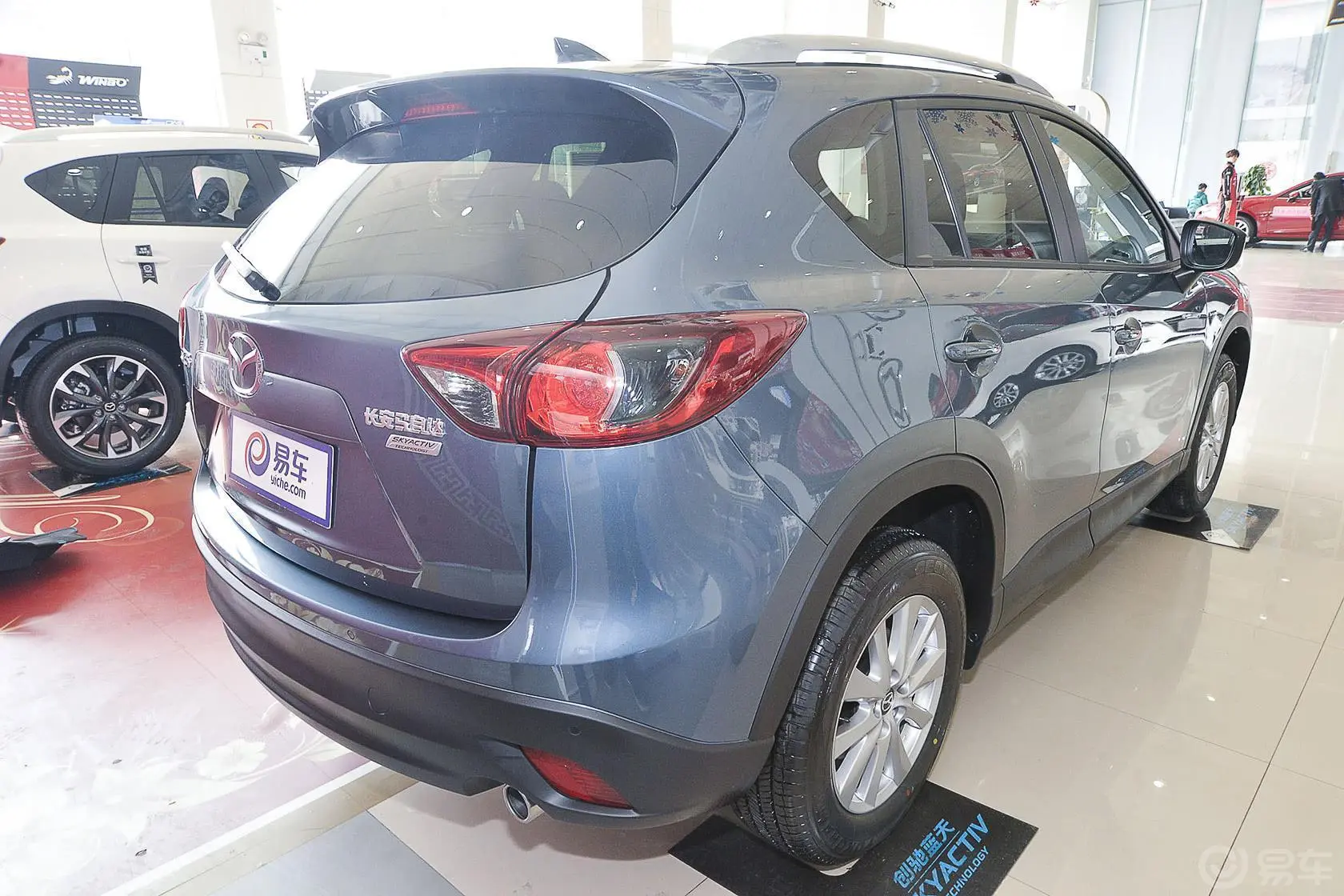 马自达CX-52.0L 手自一体 四驱 豪华版侧后45度车头向右水平