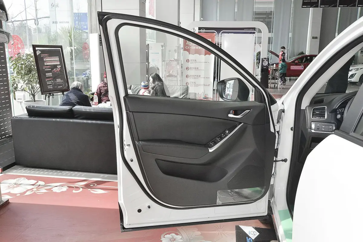 马自达CX-52.5L 手自一体 四驱 尊贵版驾驶员侧车门内门板