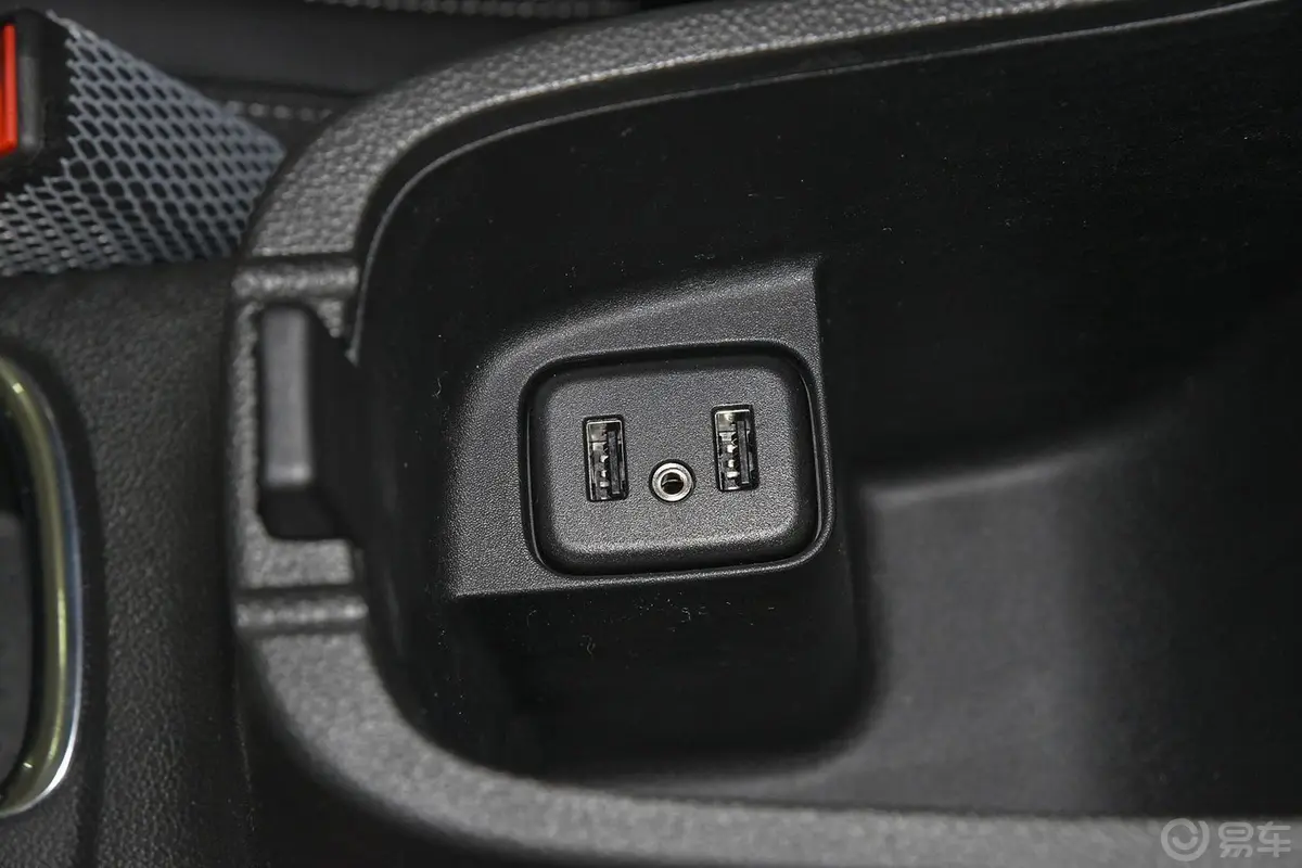 威朗两厢 15S 自动领先型USB接口