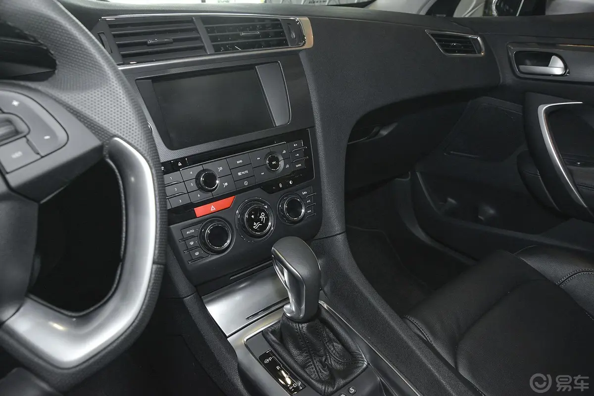 DS 61.6T 豪华版THP160中控台驾驶员方向