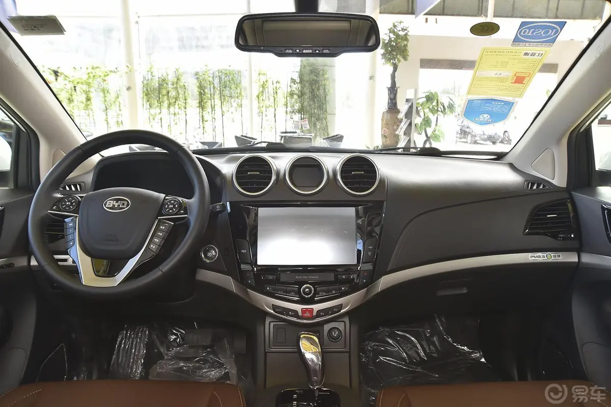 比亚迪S72.0TID 手自一体 旗舰型 7座 升级版驾驶员侧车门内门板