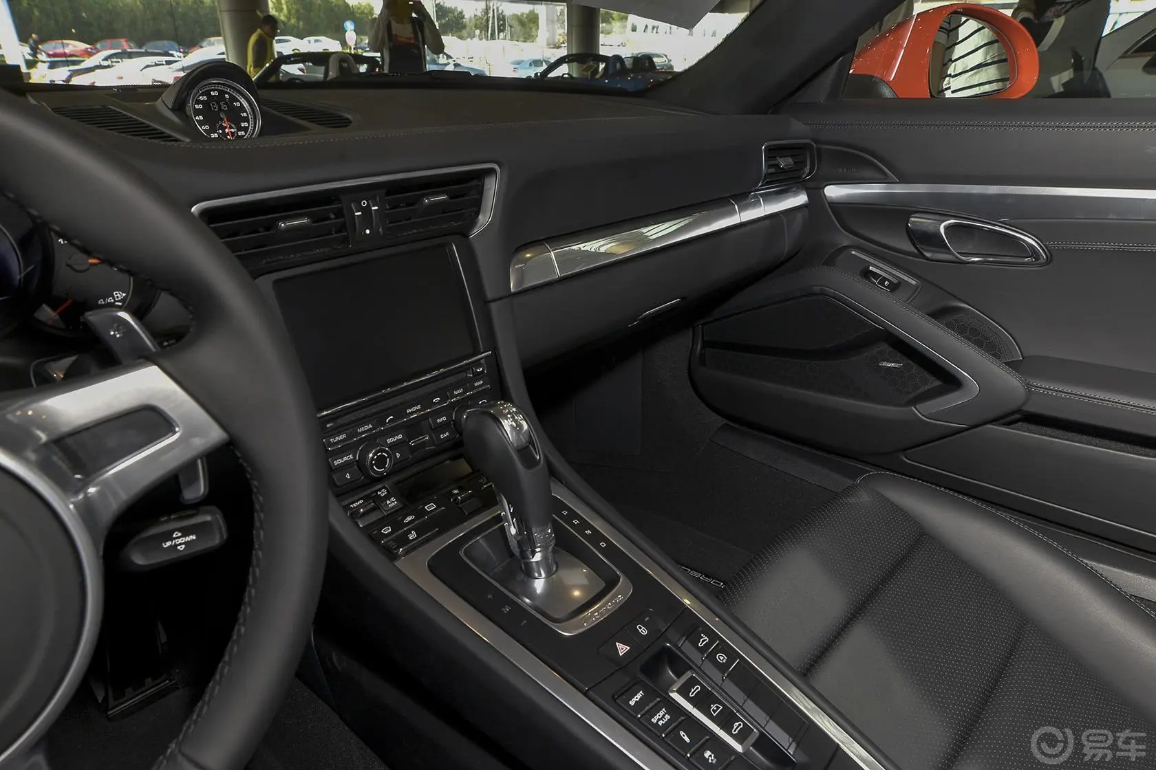 保时捷911Carrera Cabriolet 3.4L Style Edition中控台驾驶员方向