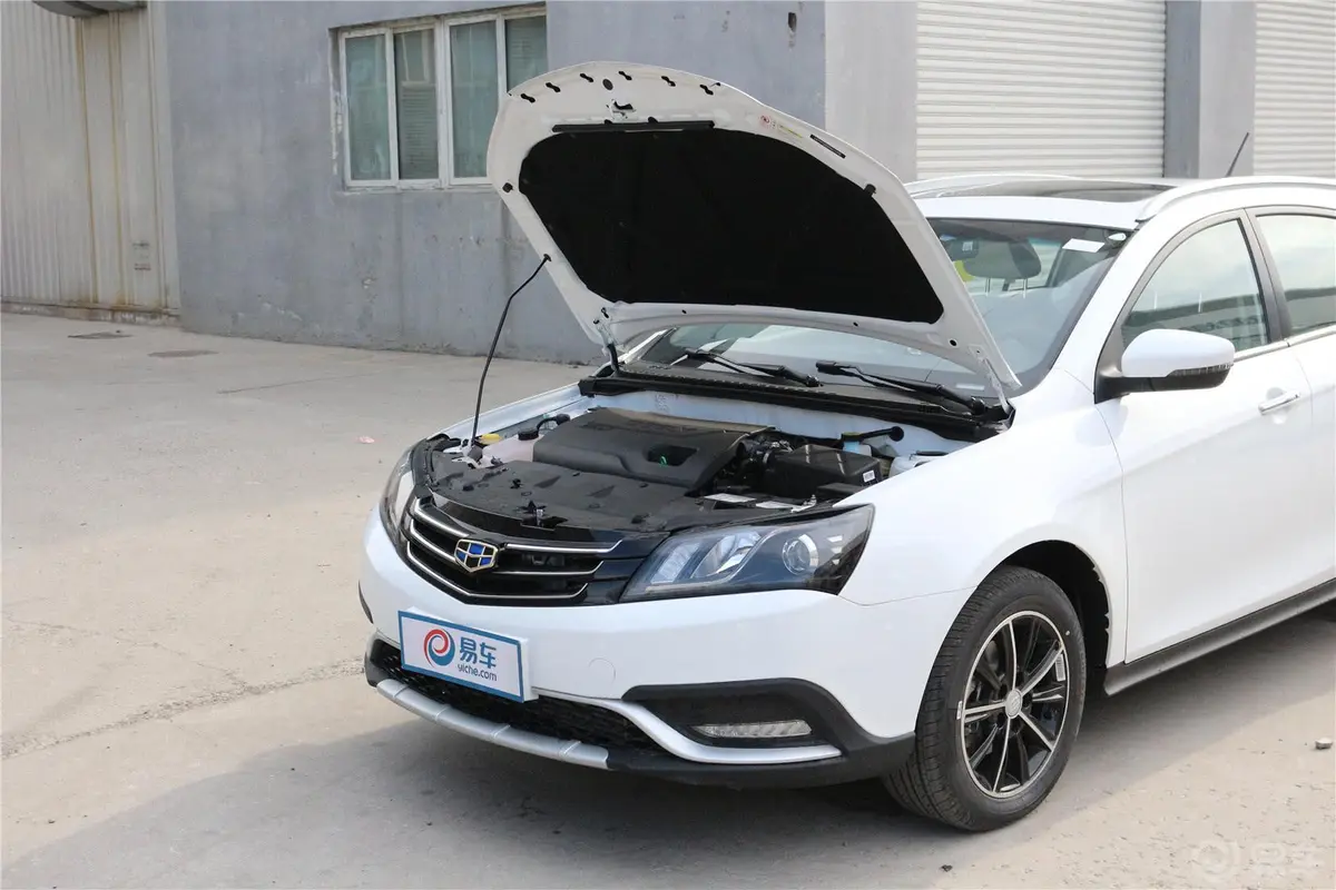 帝豪RS 1.3T CVT 向上版发动机盖开启