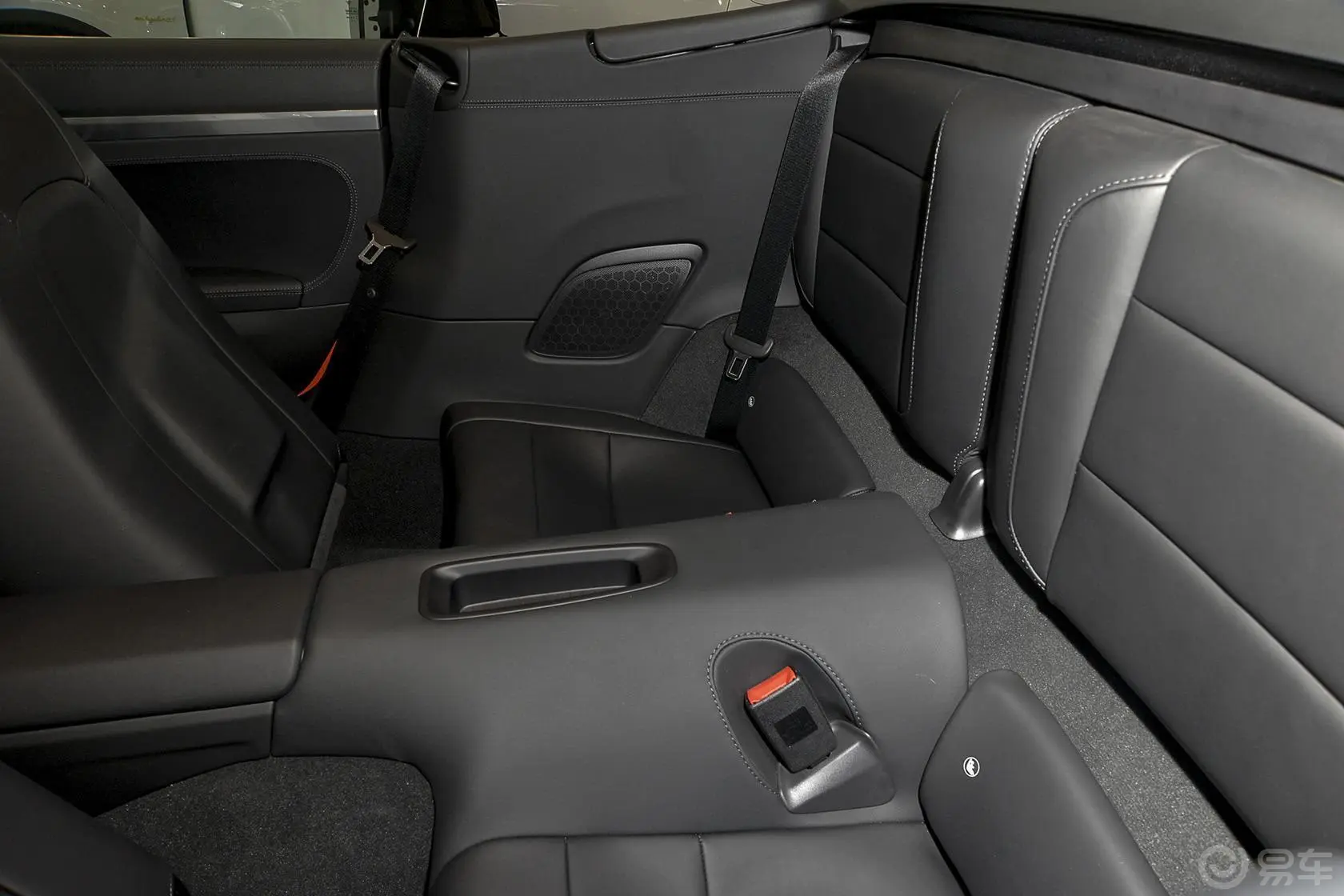 保时捷911Carrera Cabriolet 3.4L Style Edition后排空间体验