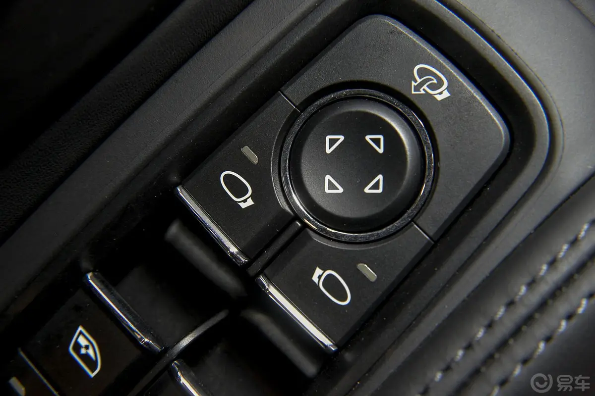 保时捷911Carrera Cabriolet 3.4L Style Edition外后视镜控制键