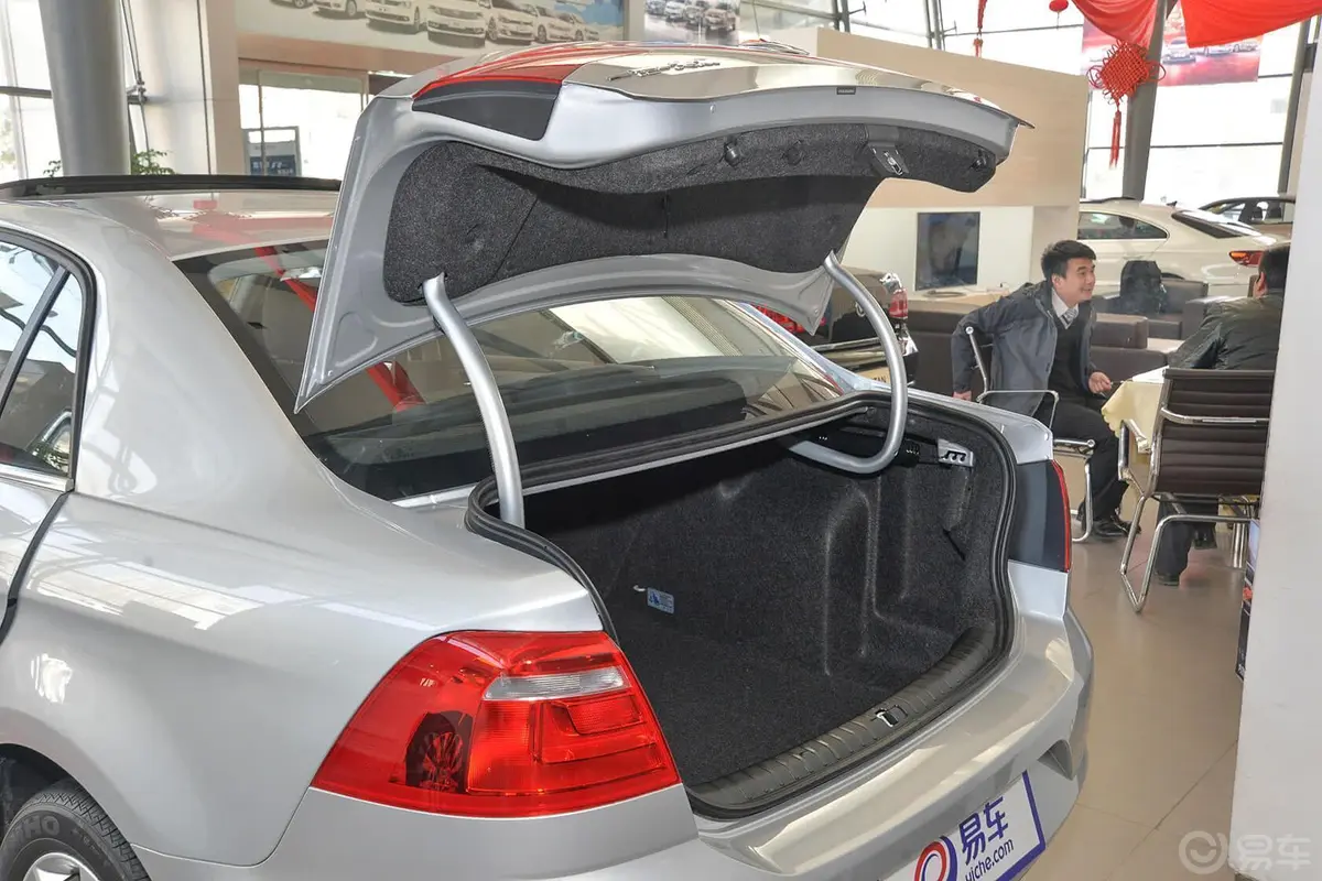 宝来质惠版 1.6L 自动舒适型行李厢开口范围