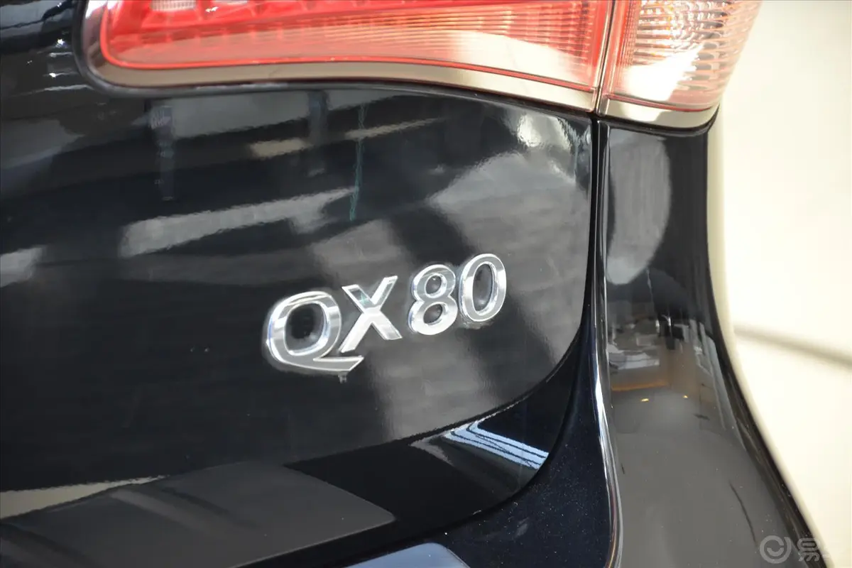 英菲尼迪QX805.6L 手自一体尾标