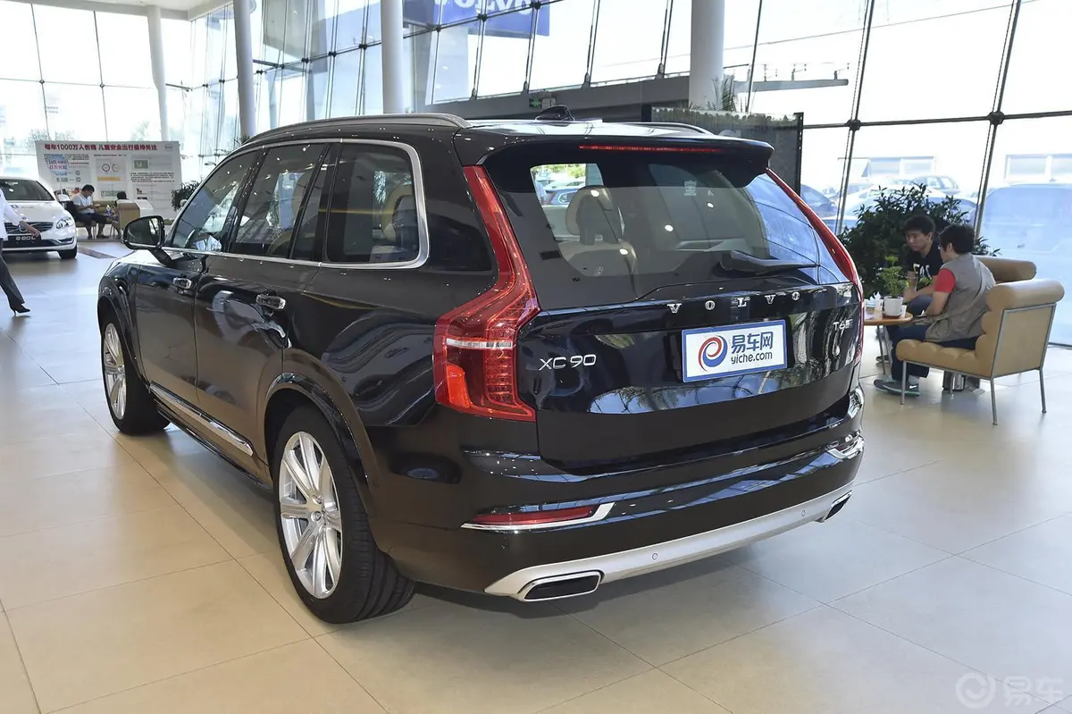 沃尔沃XC902.0T T6 智尊版 五座侧后45度车头向左水平