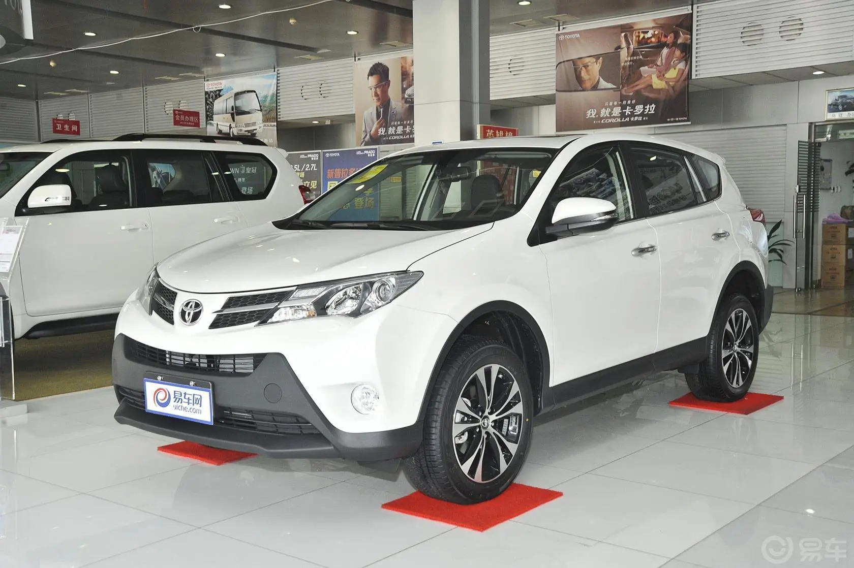 RAV4荣放2.5L 手自一体 精英版侧前45度车头向左水平