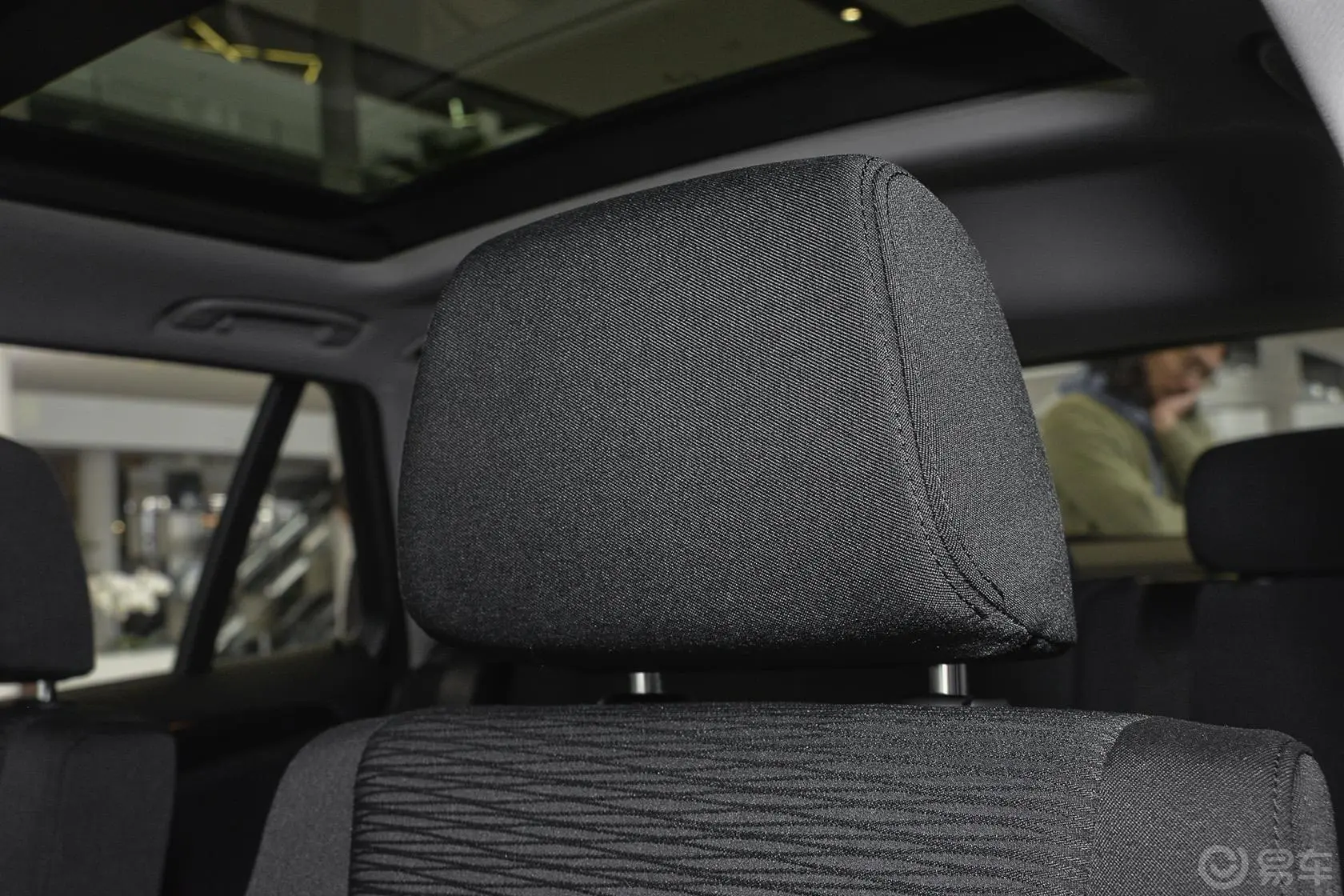宝马X1sDrive20i 运动设计套装驾驶员头枕