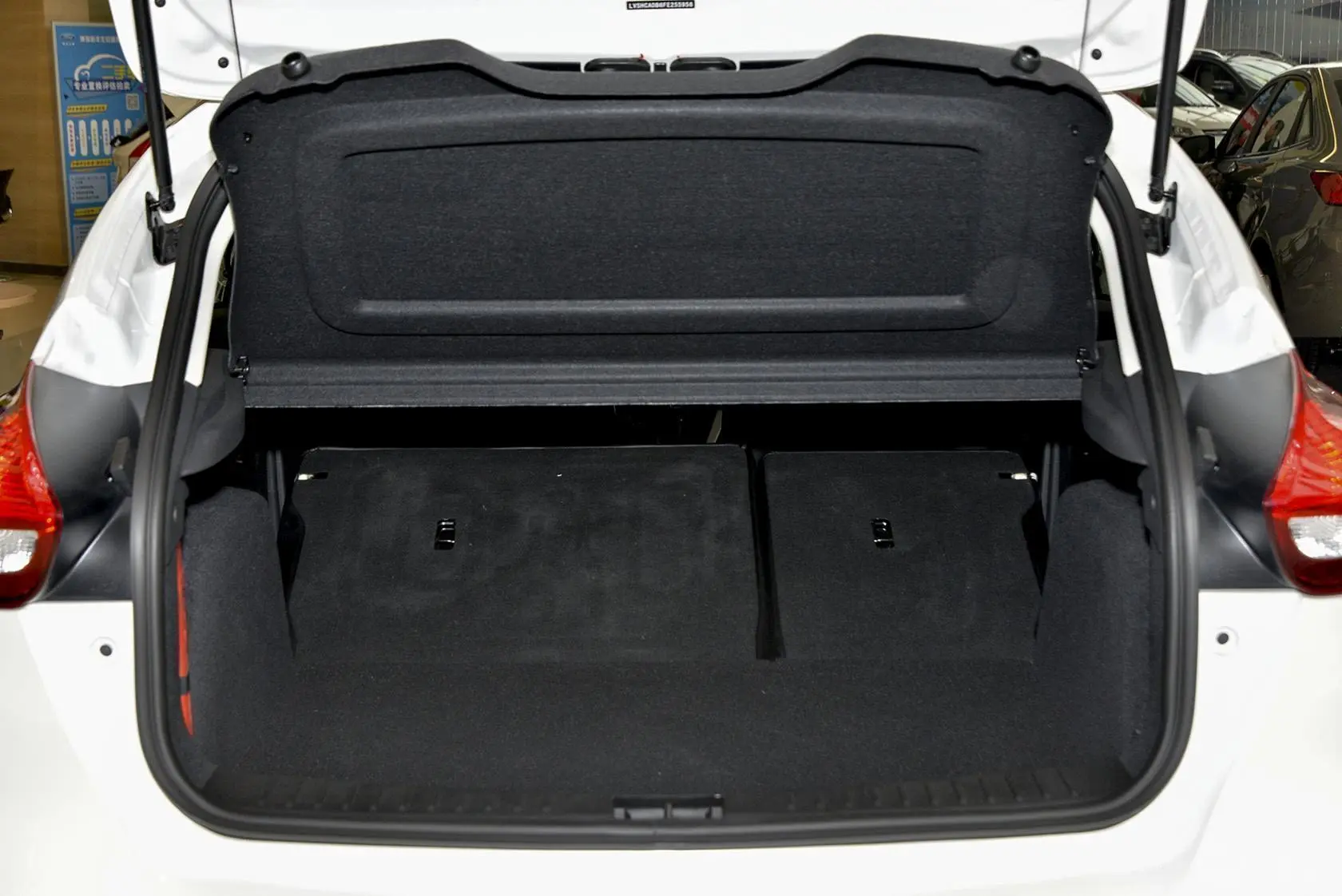福克斯两厢 1.6L 自动风尚型行李箱空间（后排全放倒）