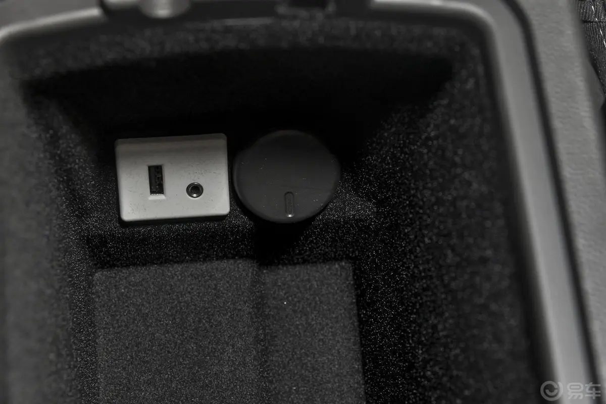 凯迪拉克SRX3.0L 手自一体 豪华型USB接口