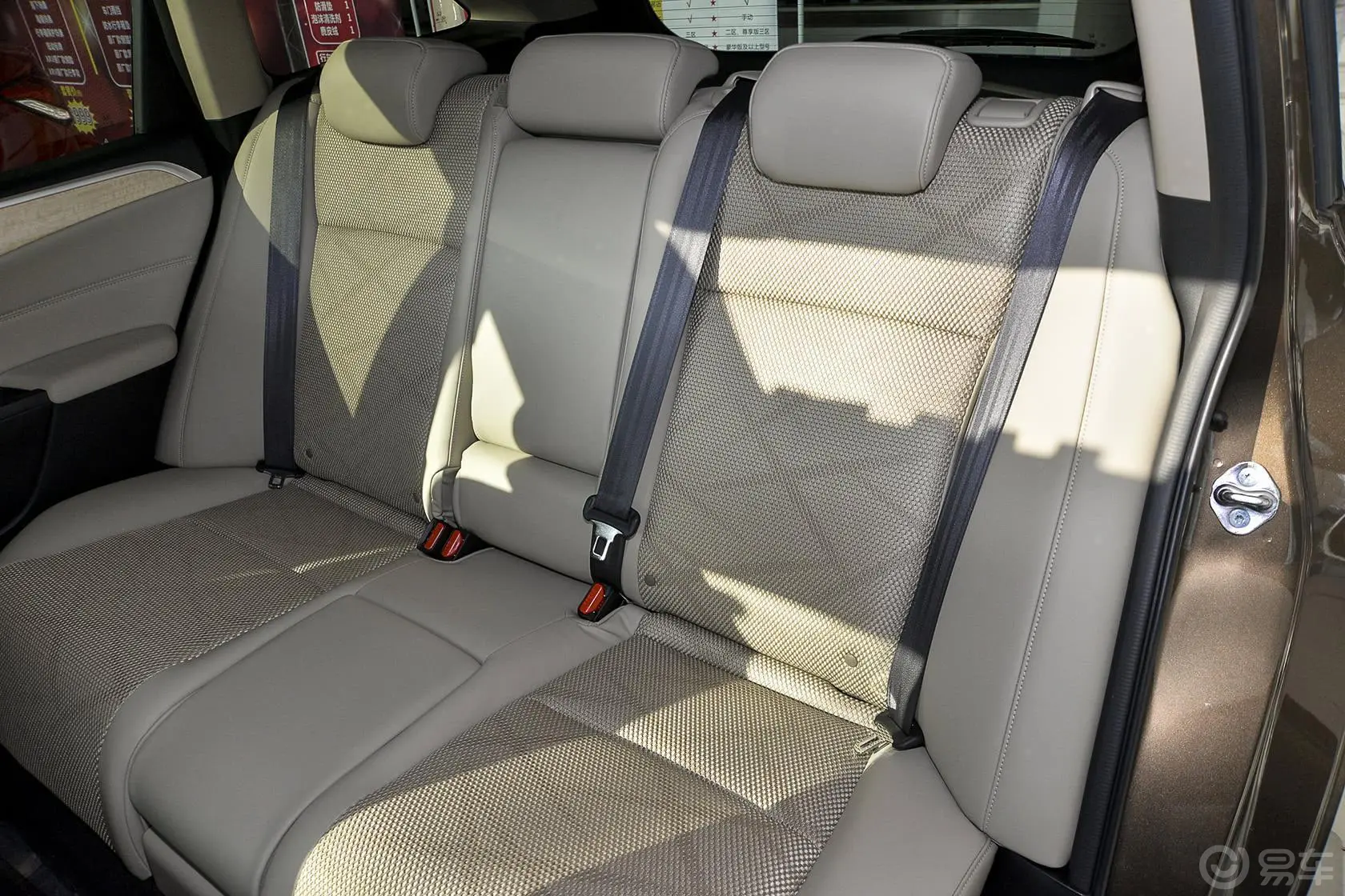 杰德1.8L 5AT 舒适精英型（五座）后排座椅