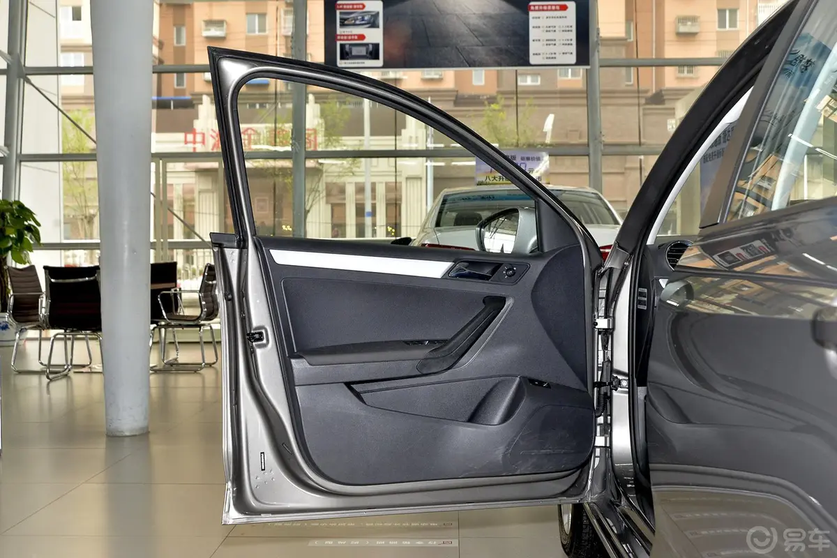捷达1.6L 手动舒适型驾驶员侧车门内门板