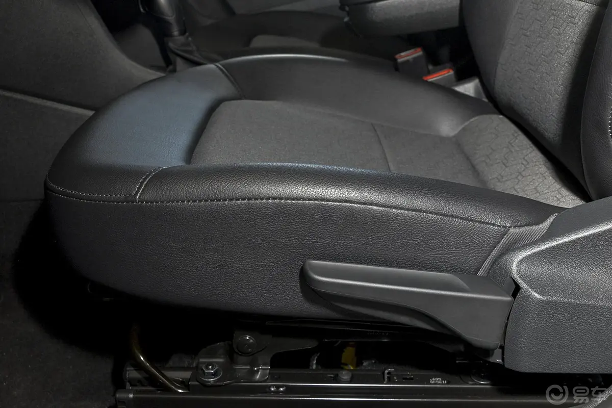 桑塔纳1.6L 自动 舒适版座椅调节键