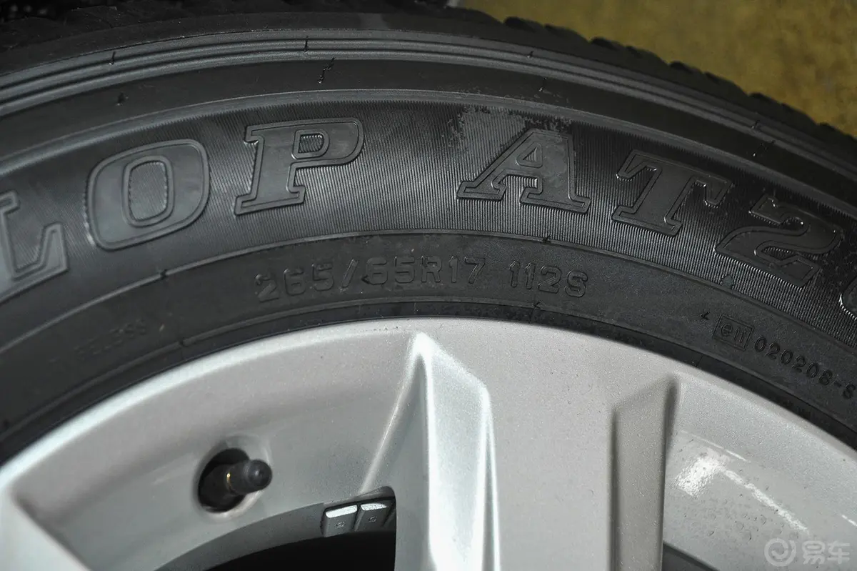 普拉多2.7L 自动 标准版轮胎规格