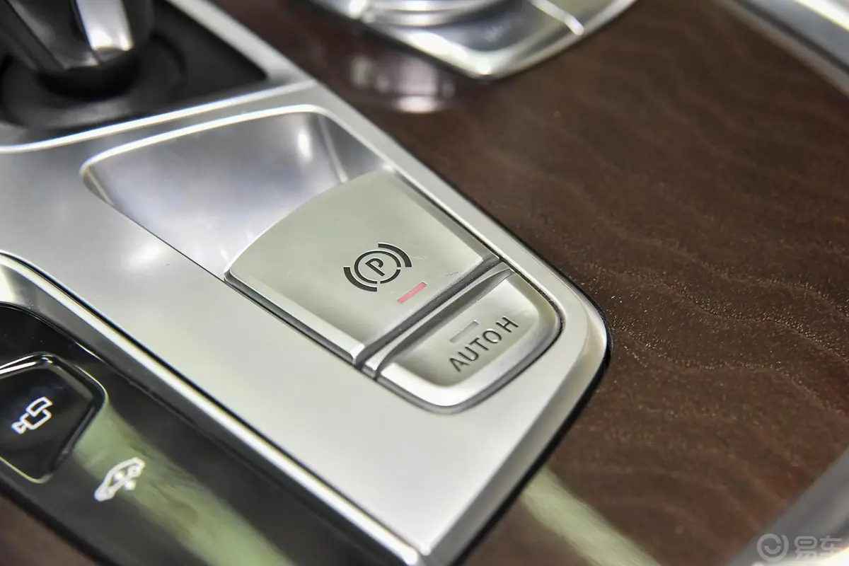 宝马7系750Li xDrive 四座版驻车制动（手刹，电子，脚刹）