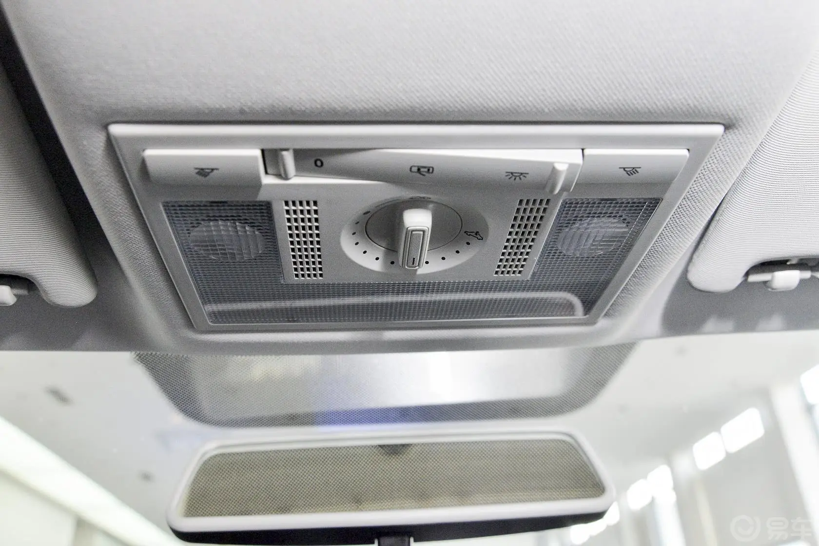 桑塔纳1.6L 自动 舒适版前排车顶中央控制区