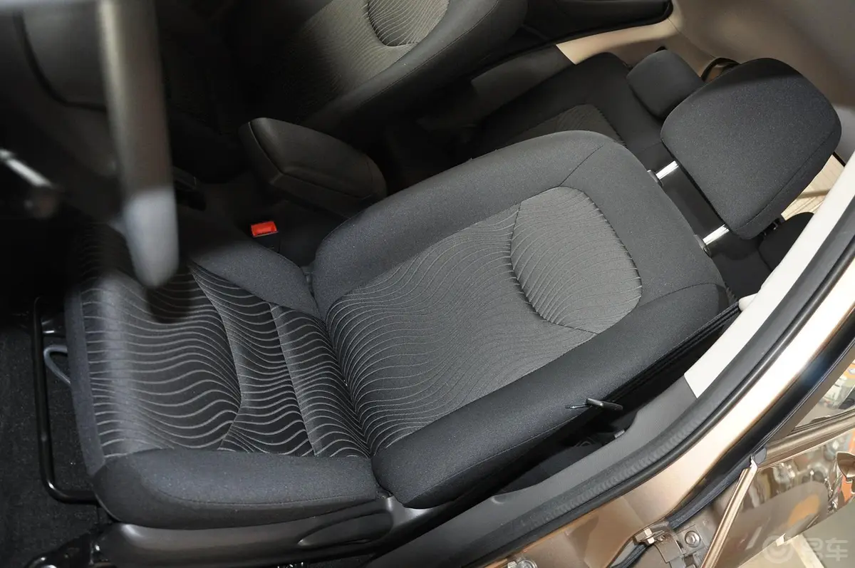 骏派D601.8L 自动舒适型驾驶员座椅