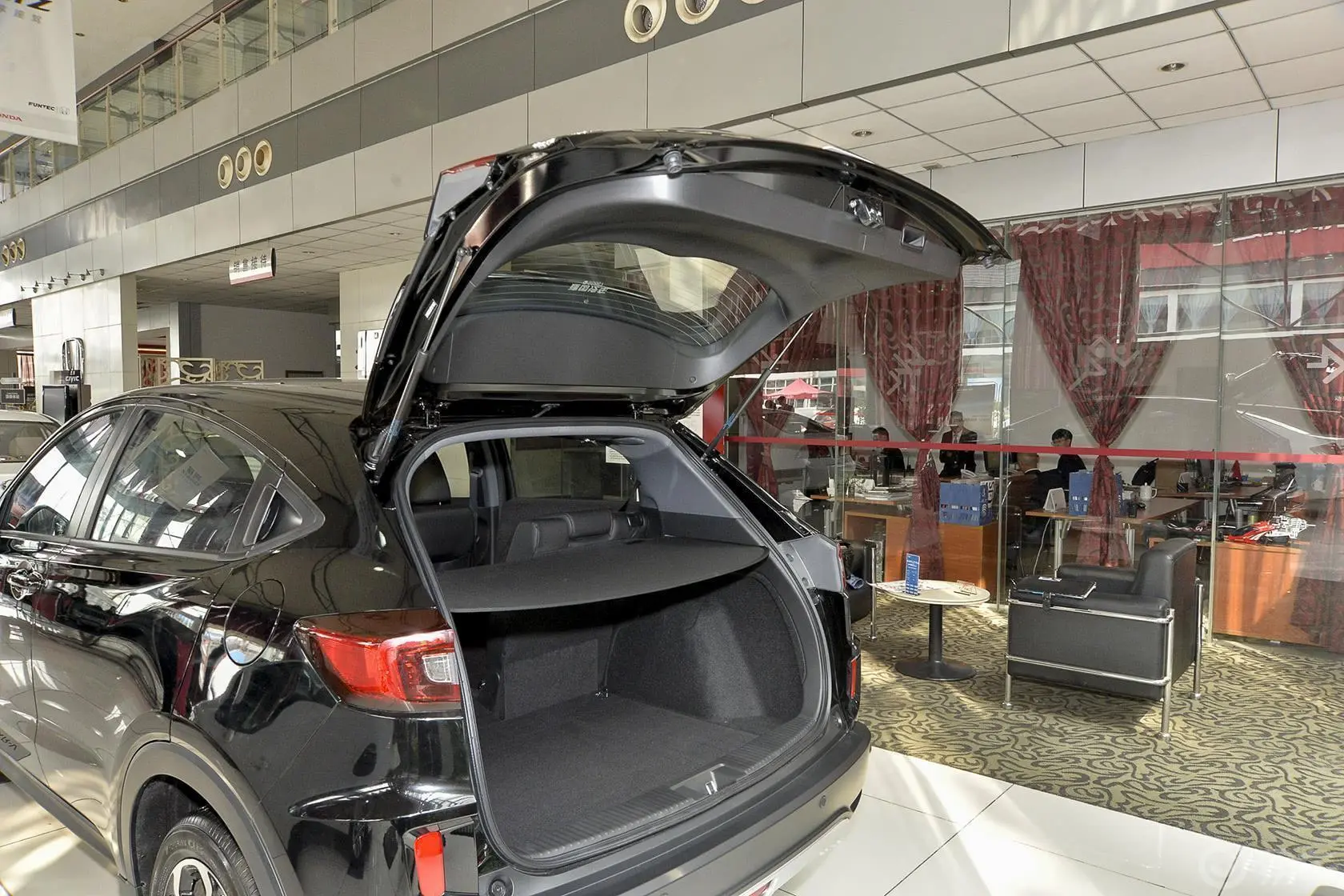 本田XR-V1.8L EXi CVT 舒适版行李厢开口范围