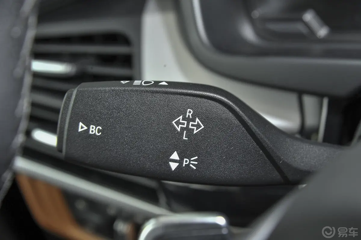 宝马X6xDrive35i 领先型大灯远近光调节柄