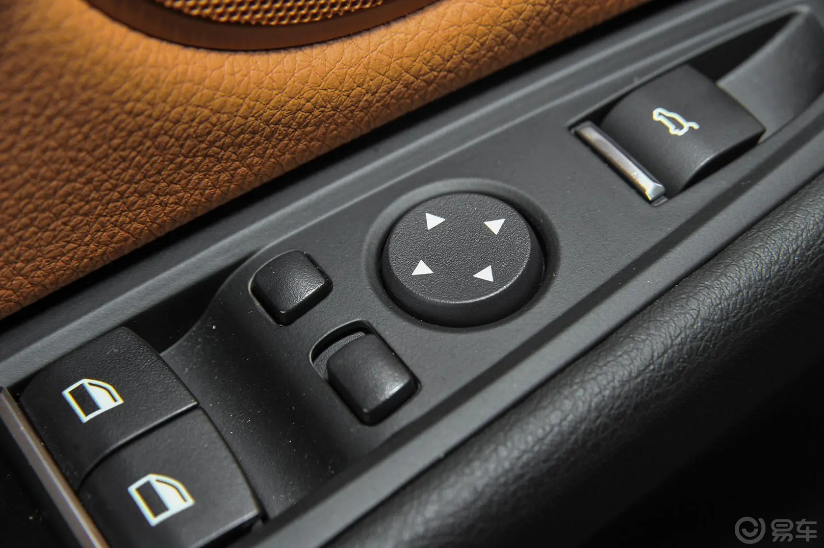 宝马X6xDrive35i 领先型外后视镜控制键