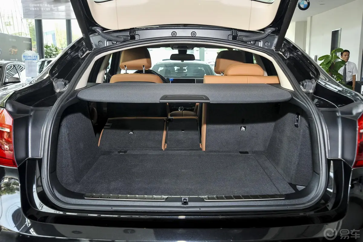 宝马X6xDrive35i 领先型行李箱空间